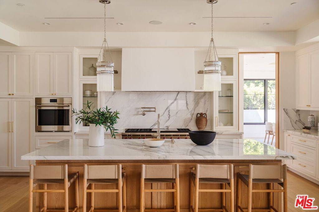 Los Angeles, CA 90049,13164 Boca De Canon LN