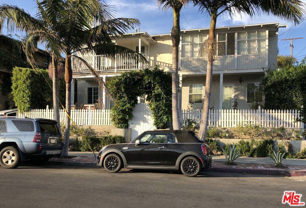 Venice, CA 90291,252 Hampton DR