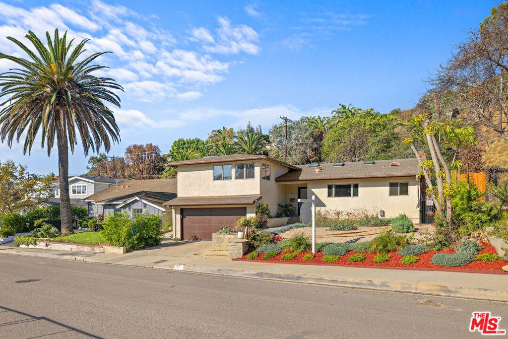 Pacific Palisades, CA 90272,707 Jacon WAY