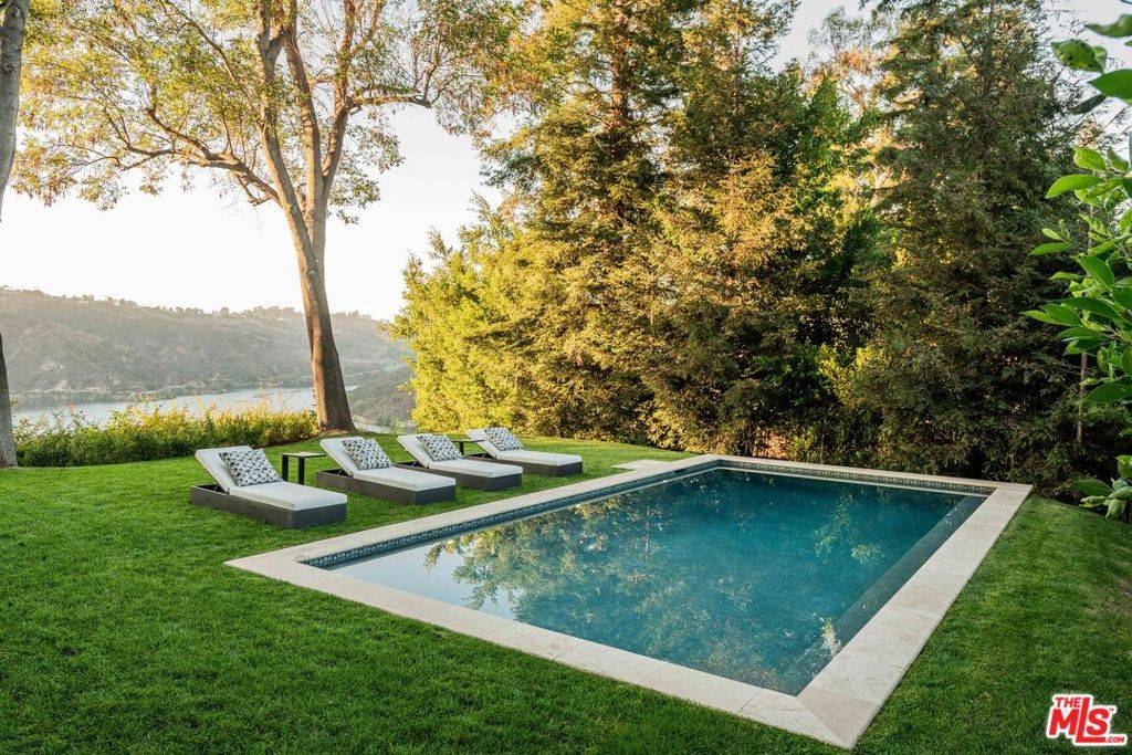 Los Angeles, CA 90077,1900 Bel Air RD