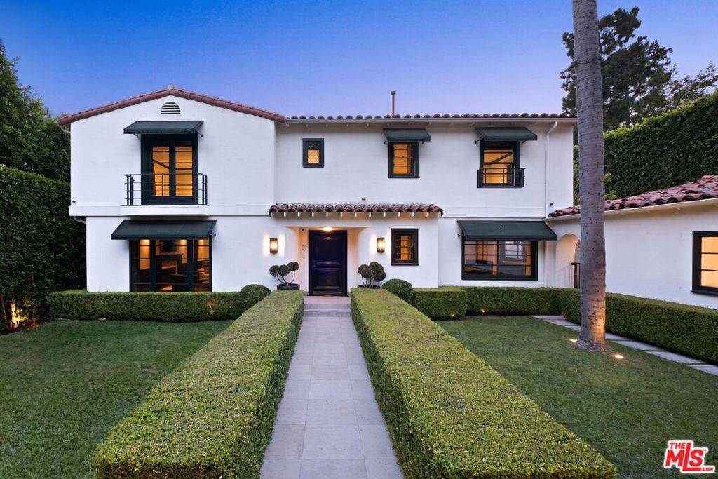 Los Angeles, CA 90069,1443 N Doheny DR