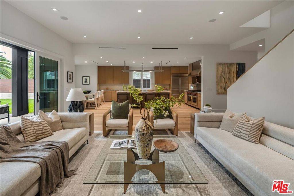 Los Angeles, CA 90049,541 S Westgate AVE