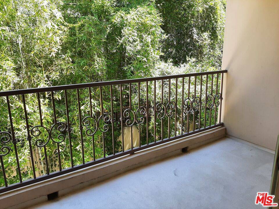 Los Angeles, CA 90025,10390 La Grange AVE #303