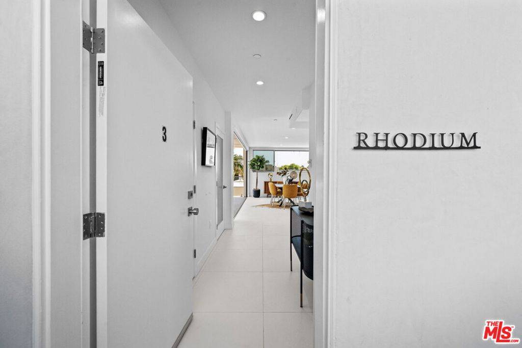 West Hollywood, CA 90048,621 N Kings RD #3