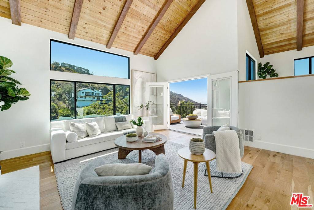 Los Angeles, CA 90046,2506 Zorada DR