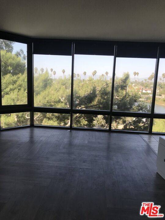 Marina Del Rey, CA 90292,4316 Marina City #303G