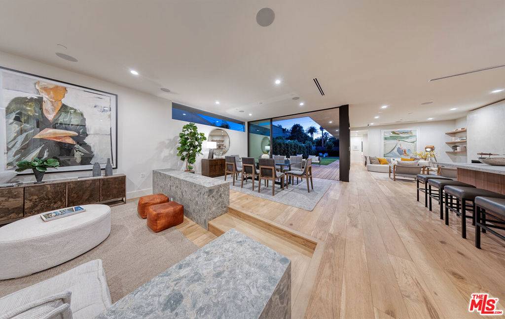 Los Angeles, CA 90066,3985 Mclaughlin AVE