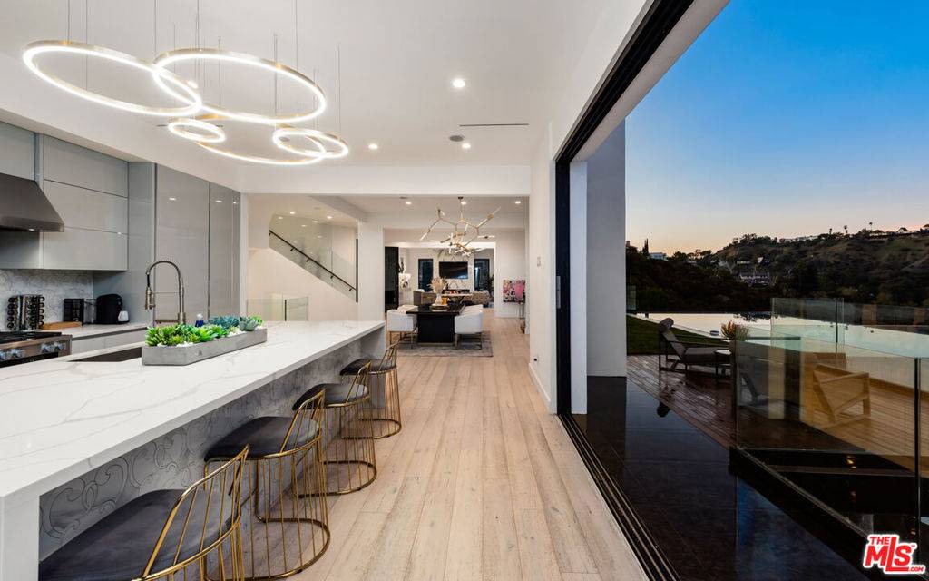 Los Angeles, CA 90046,7567 HERMES DR