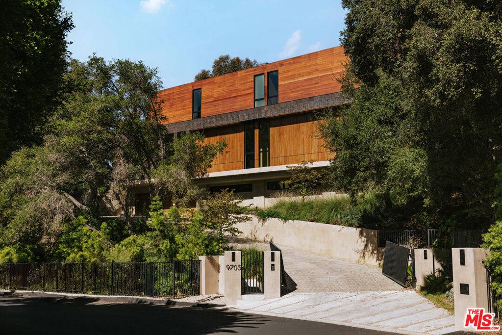 Beverly Hills, CA 90210,9705 Oak Pass RD