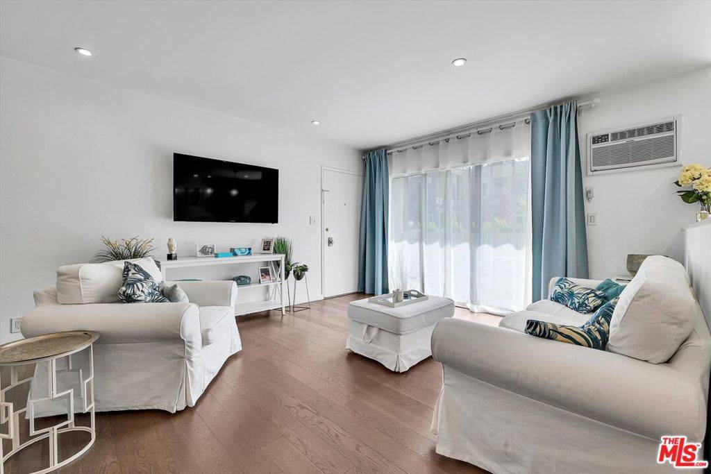 West Hollywood, CA 90046,1233 N Laurel AVE #114