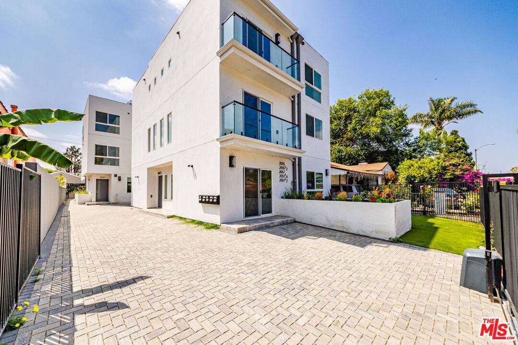 Los Angeles, CA 90034,2057 S Garth AVE