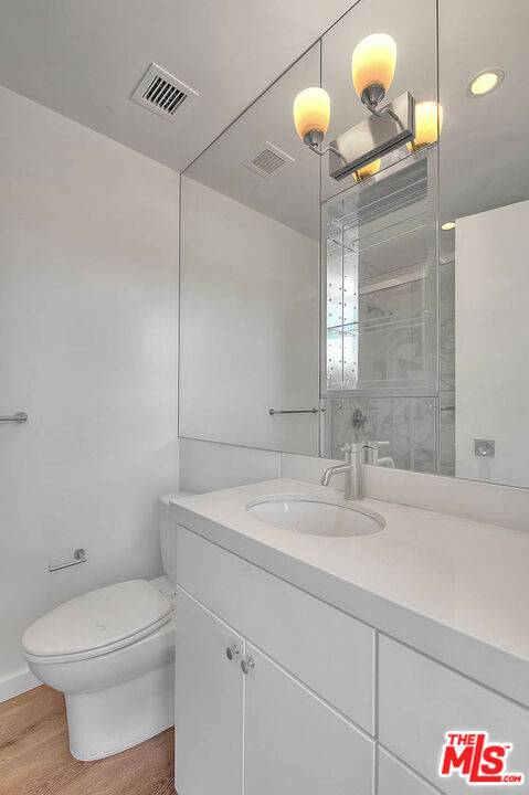 West Hollywood, CA 90069,9255 Doheny RD #601