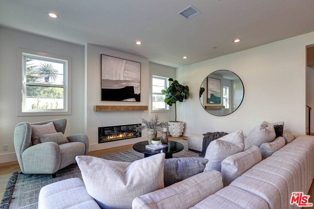 Los Angeles, CA 90066,4226 East BLVD