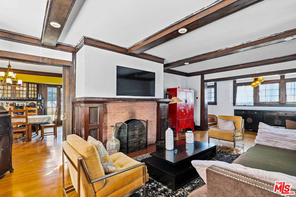 Los Angeles, CA 90007,2647 Raymond AVE