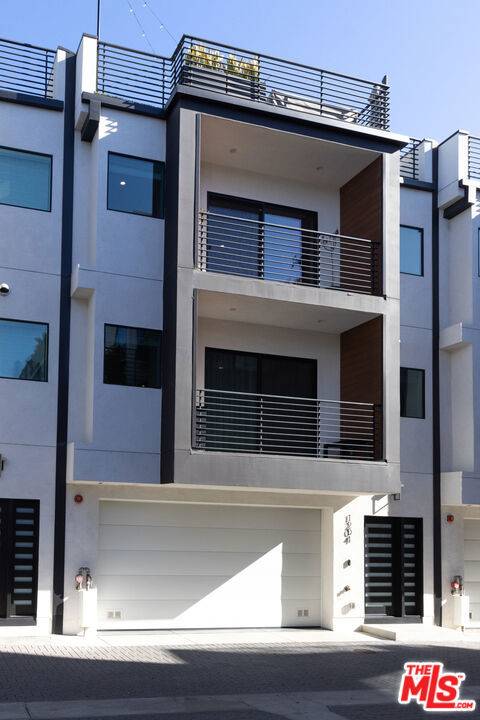 Los Angeles, CA 90038,1204 N Thomas LN