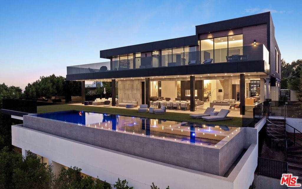 Beverly Hills, CA 90210,1140 Summit DR