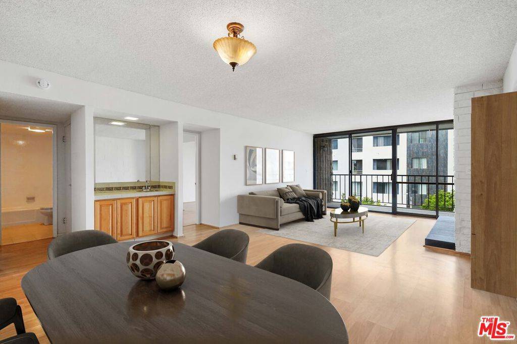 Los Angeles, CA 90024,10966 Rochester AVE #3C