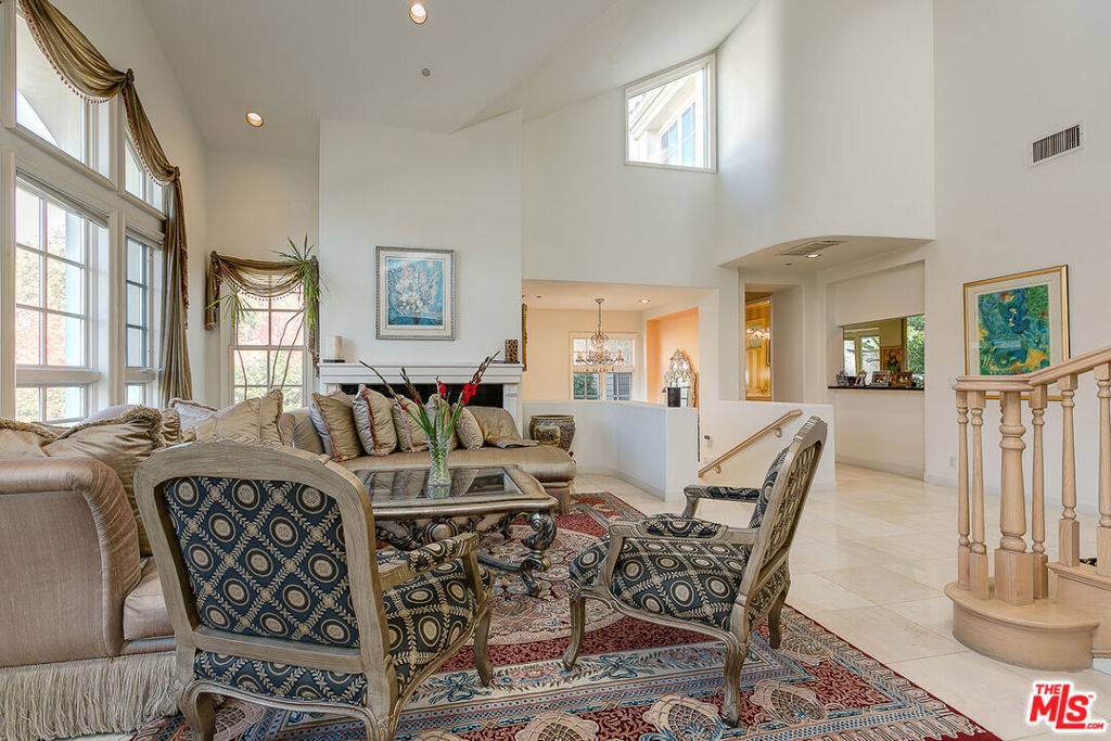 Los Angeles, CA 90077,2370 Brookshire LN