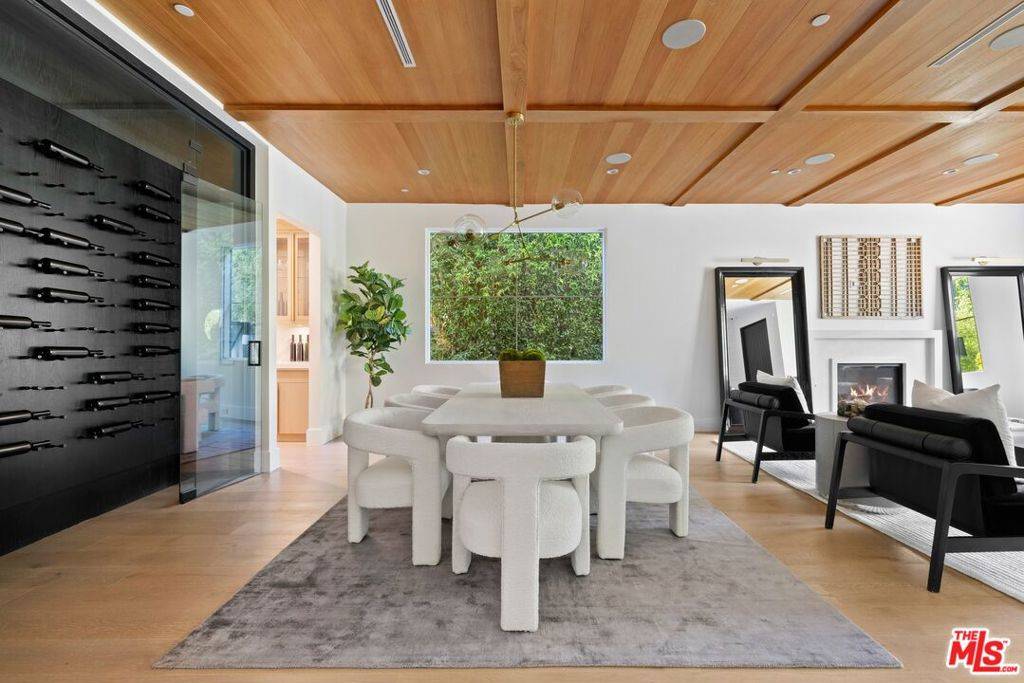 Sherman Oaks, CA 91403,15125 Valley Vista BLVD