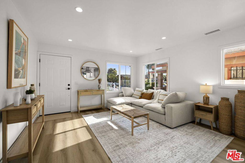 Los Angeles, CA 90065,2659 Thorpe AVE