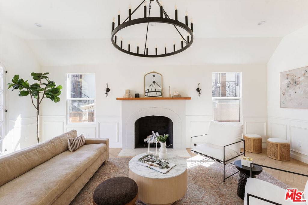 Los Angeles, CA 90027,3818 Tracy ST