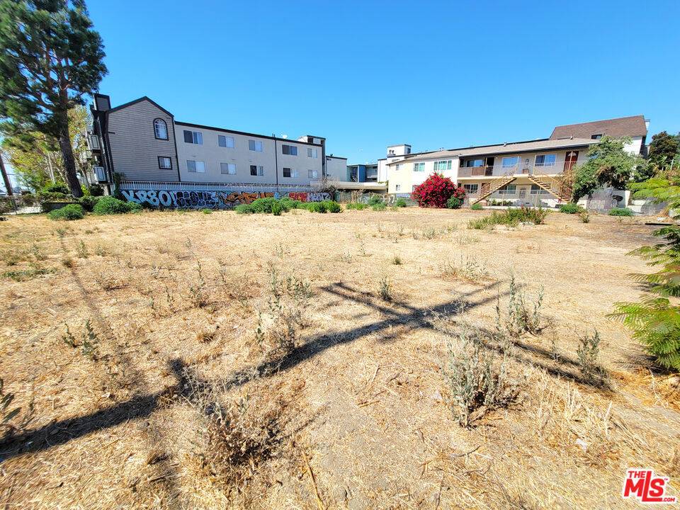 Van Nuys, CA 91406,7005 Woodley AVE