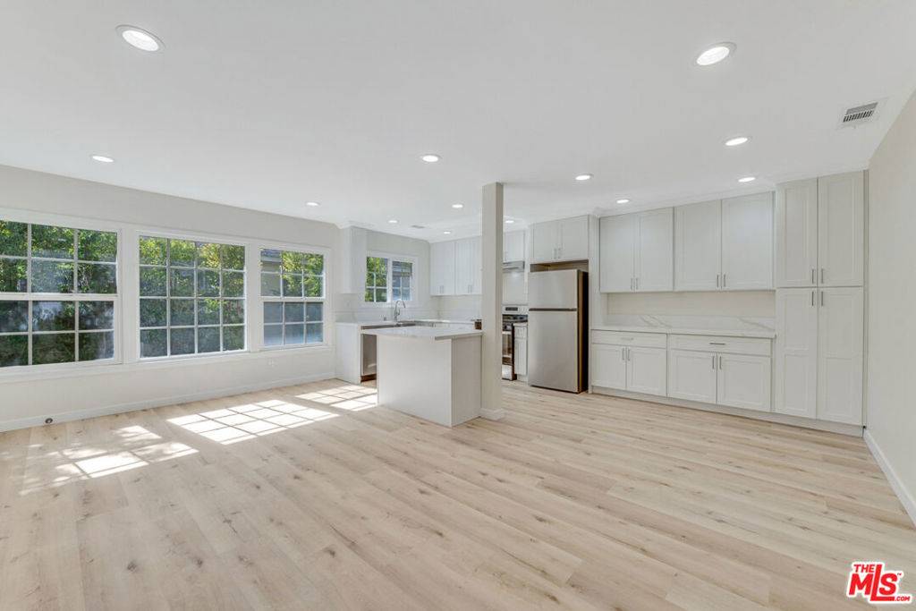 Los Angeles, CA 90035,853 S Bedford ST #3