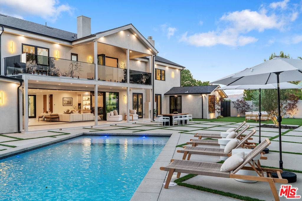 Tarzana, CA 91356,5036 Shirley AVE