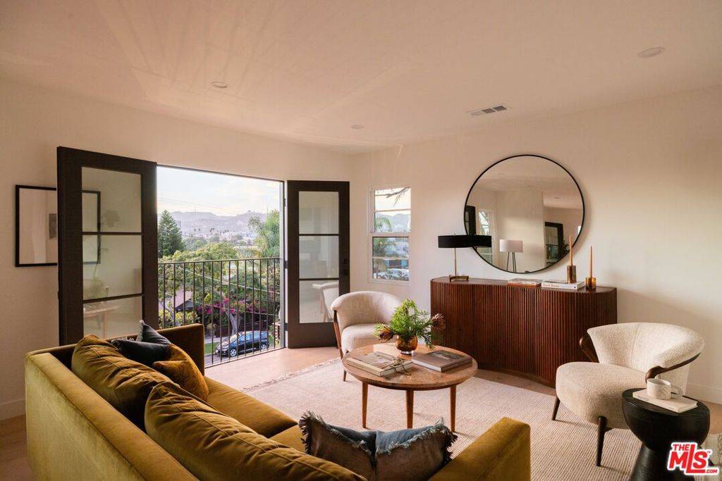 Los Angeles, CA 90029,1018 Manzanita ST