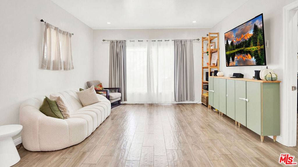 Los Angeles, CA 90011,252 E 47th ST