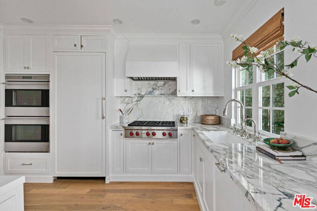 Los Angeles, CA 90049,179 Barlock AVE