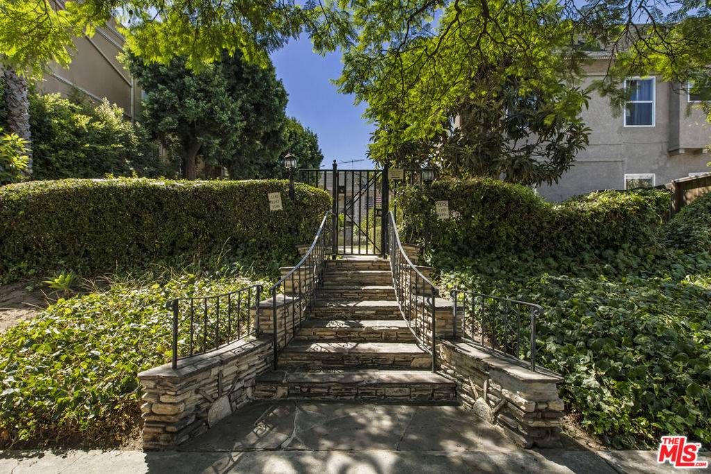 Los Angeles, CA 90006,1147 S Westmoreland AVE #2