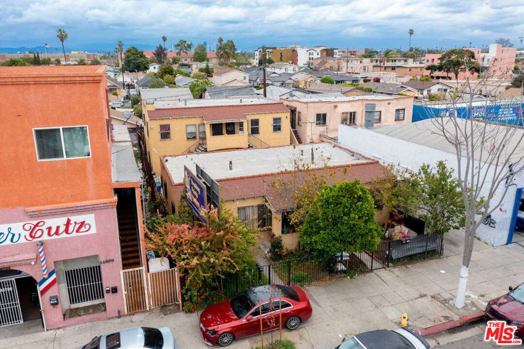 Los Angeles, CA 90003,139 W Florence AVE