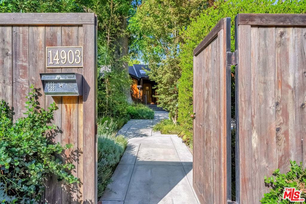 Sherman Oaks, CA 91403,14903 Valley Vista BLVD