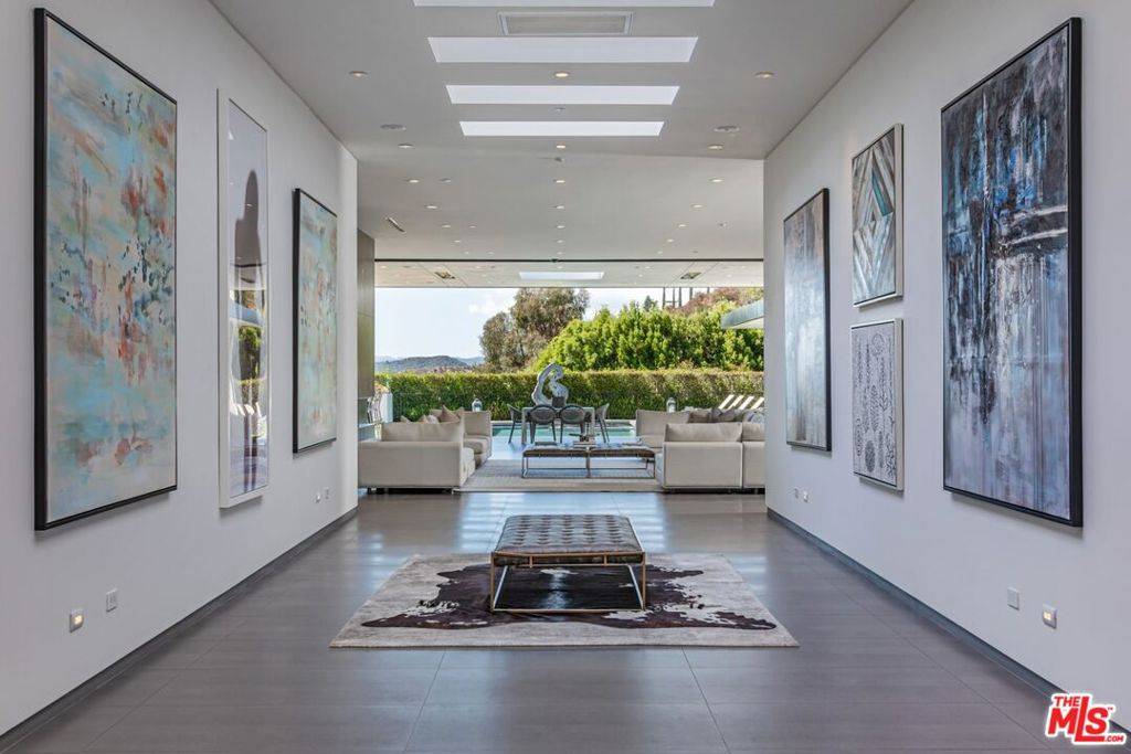 Beverly Hills, CA 90210,2002 LOMA VISTA DR