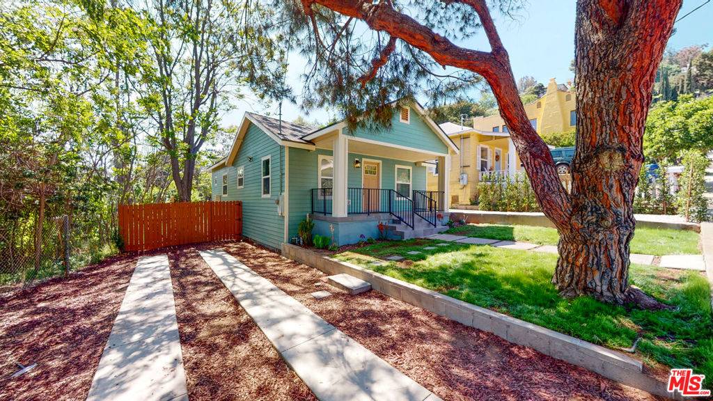 Los Angeles, CA 90039,2214 Oak Glen PL