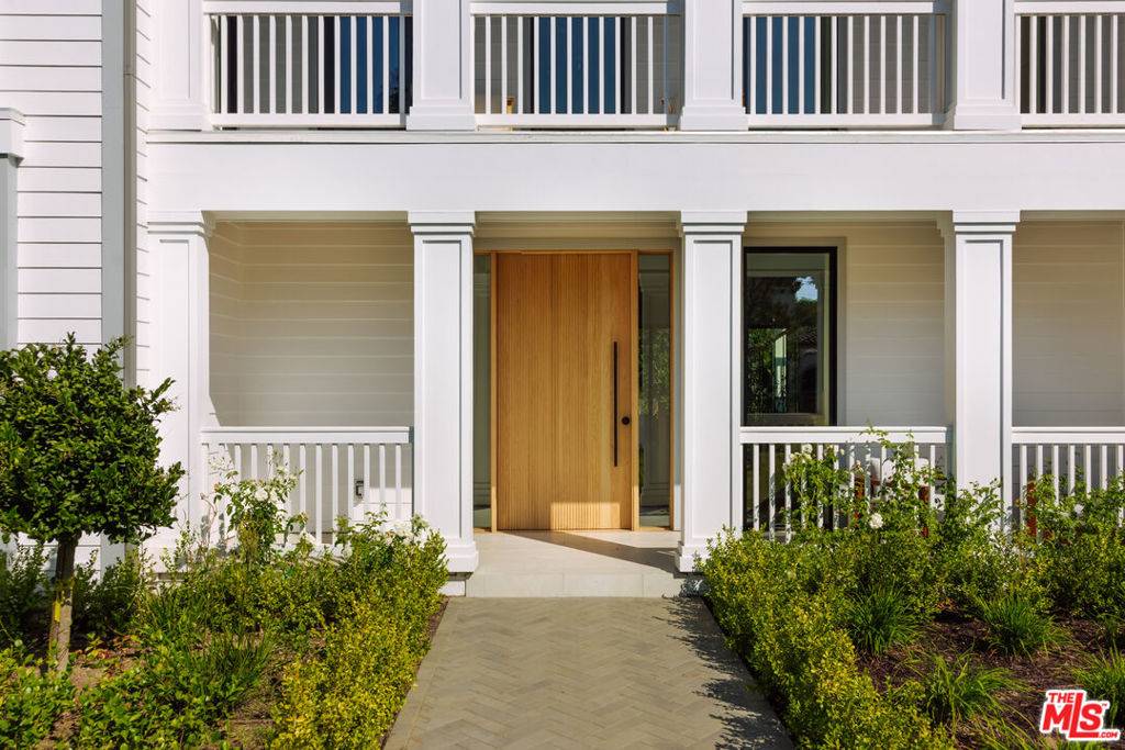 Beverly Hills, CA 90210,162 N Rexford DR