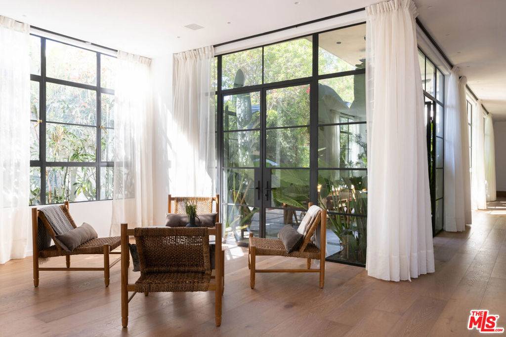 Venice, CA 90291,745 Sunset AVE