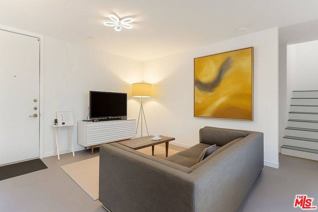 Los Angeles, CA 90026,3248 Descanso DR