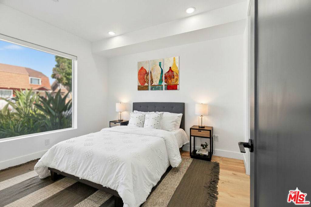 Los Angeles, CA 90004,542 1/2 N Serrano AVE