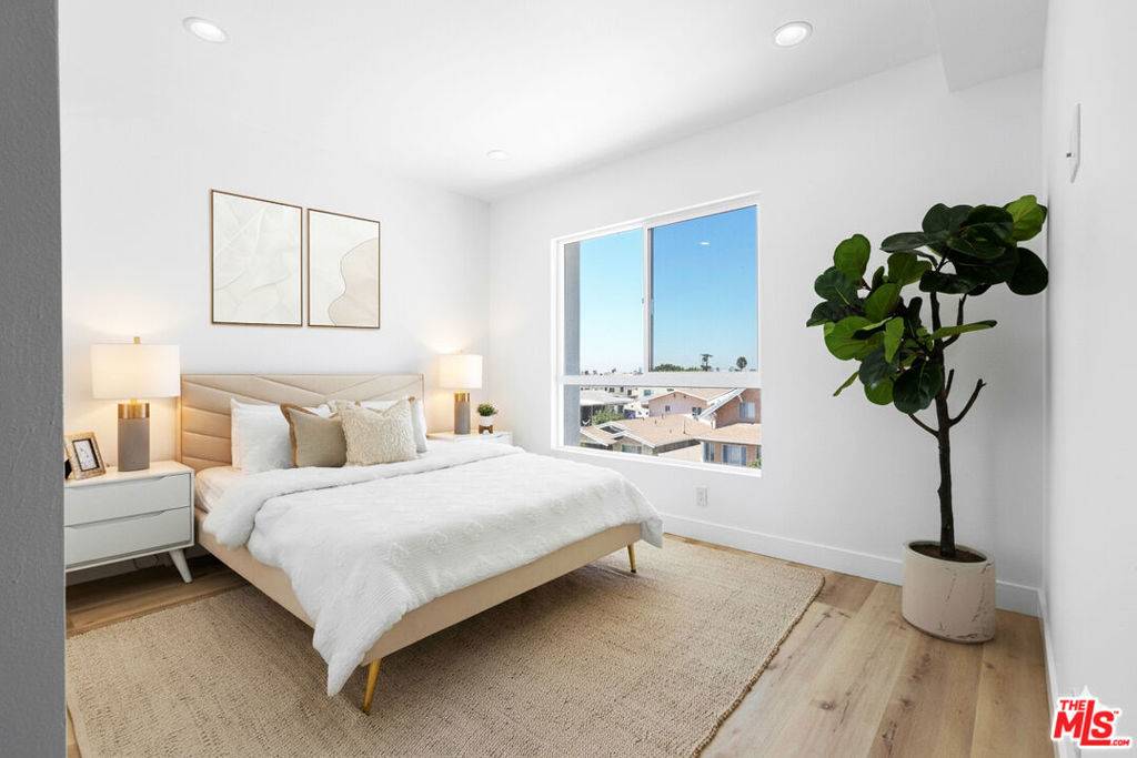 Los Angeles, CA 90004,542 1/2 N Serrano AVE