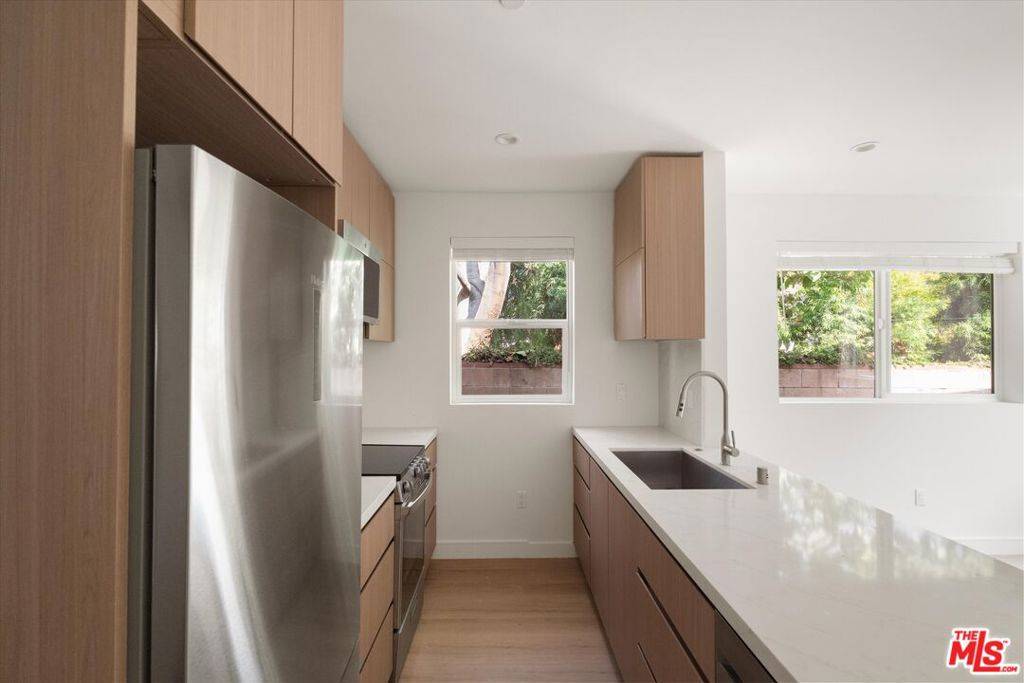 Sherman Oaks, CA 91403,15209 Morrison ST