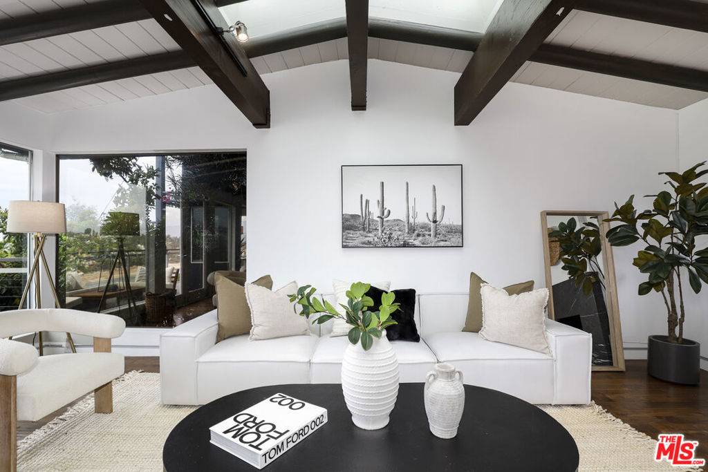 Los Angeles, CA 90026,1814 Webster AVE