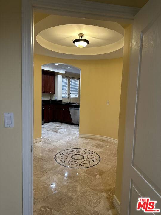 West Hollywood, CA 90048,122 N Clark DR #105