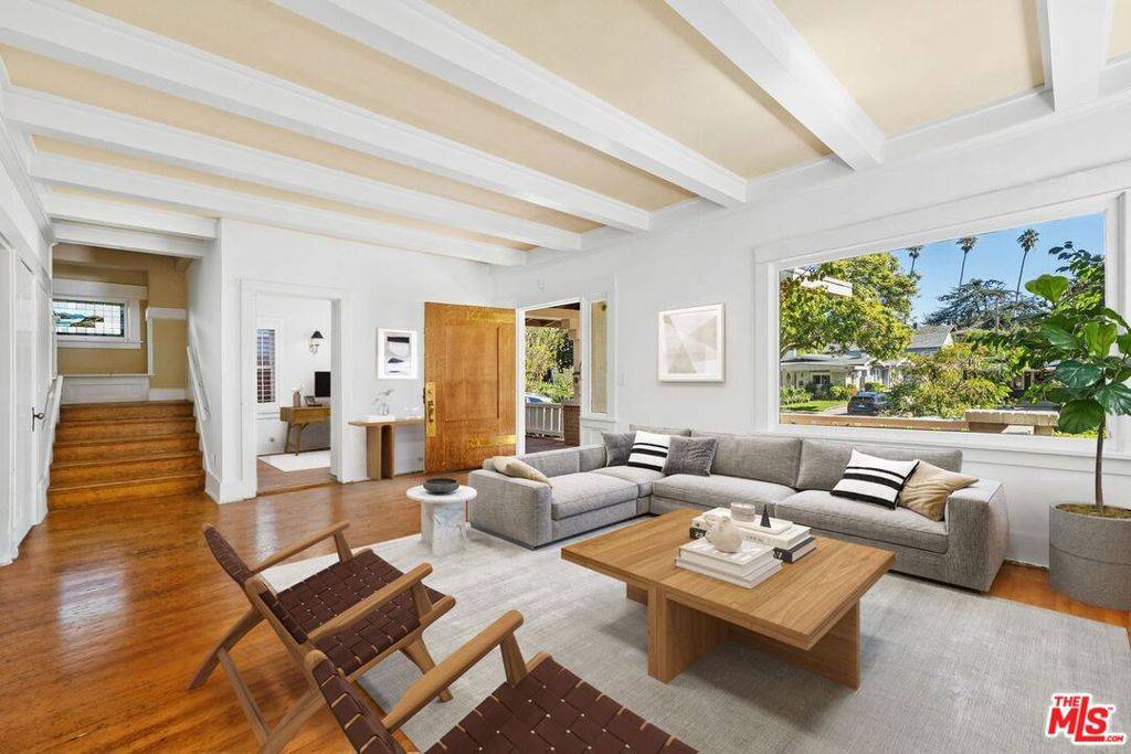 Los Angeles, CA 90004,239 S Gramercy PL