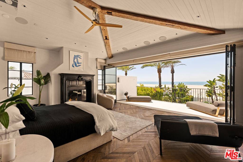 Santa Monica, CA 90403,966 Palisades Beach RD