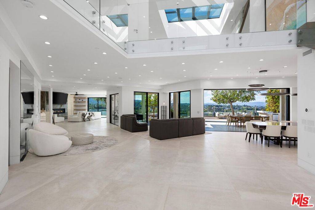 Sherman Oaks, CA 91403,3911 Cody RD