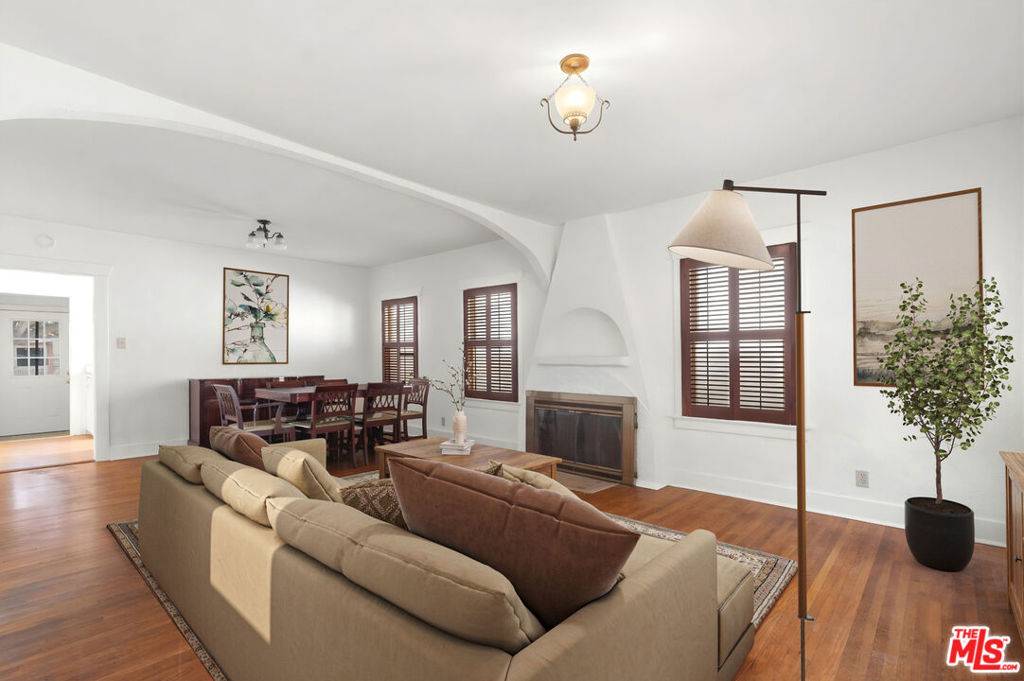 Los Angeles, CA 90066,2485 Walgrove AVE