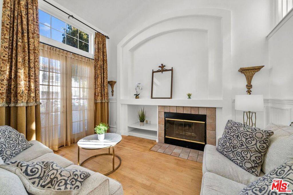 Valencia, CA 91354,23334 Anacapa LN