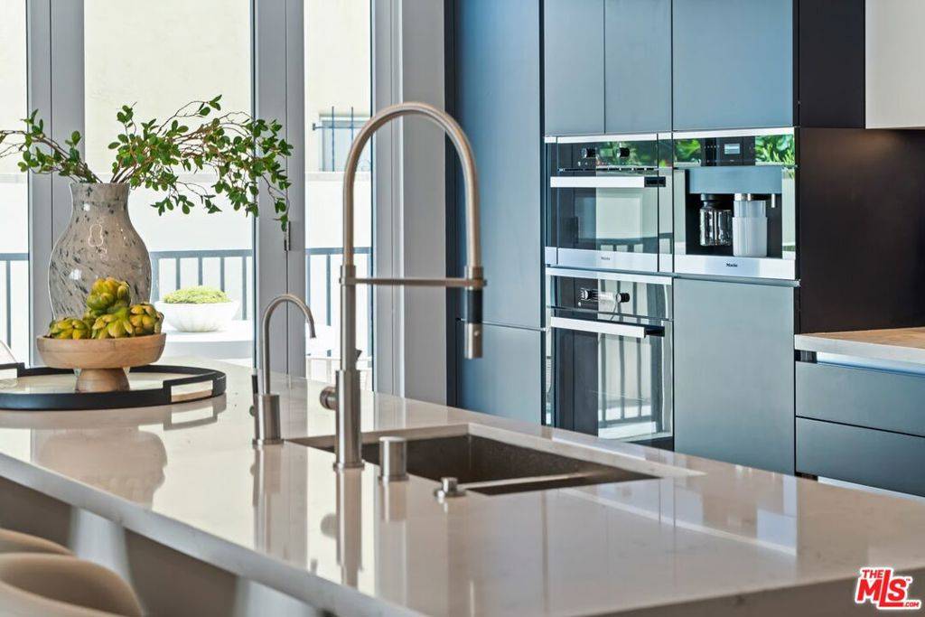 Beverly Hills, CA 90211,160 N La Peer DR #202